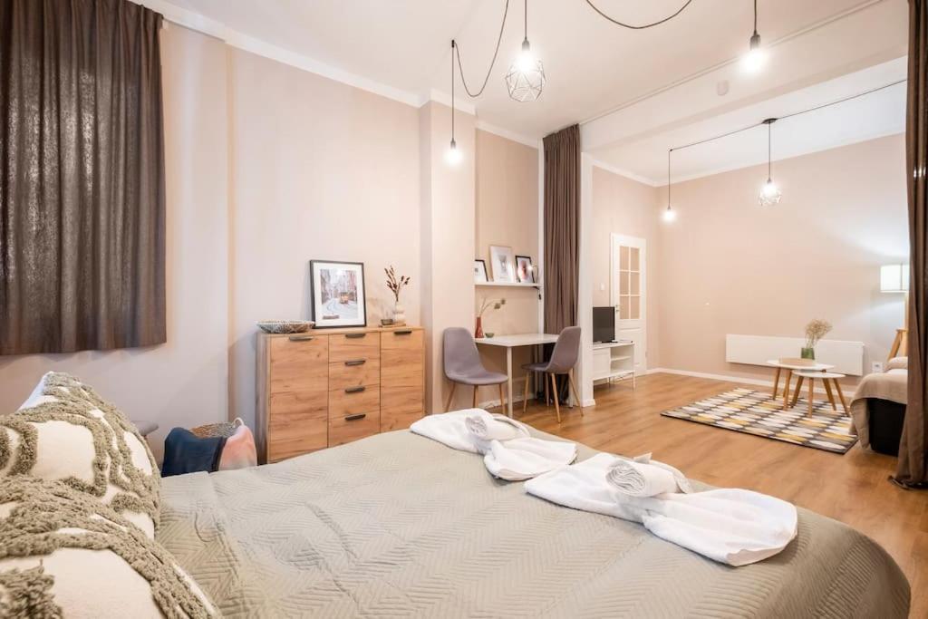 Top Centre 1 Bedroom Apt Next To Vitosha Blvd. Sofia Ngoại thất bức ảnh