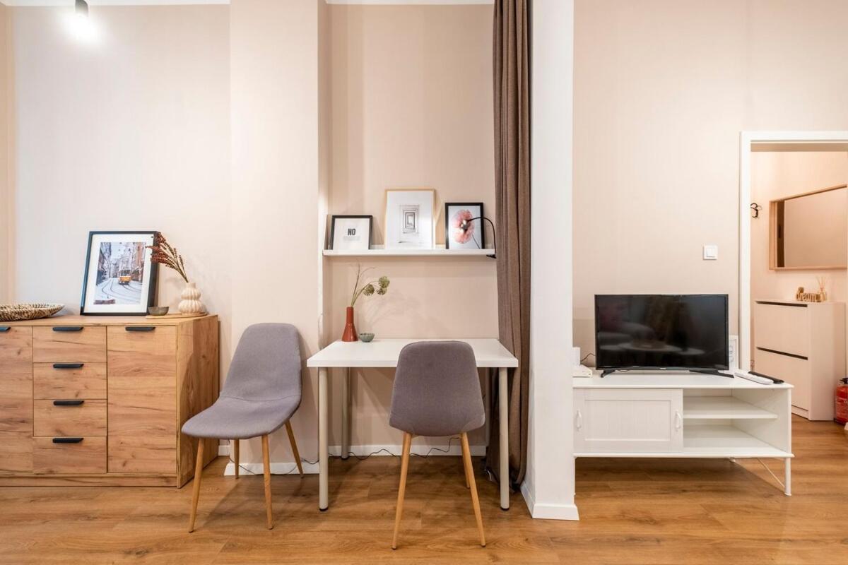 Top Centre 1 Bedroom Apt Next To Vitosha Blvd. Sofia Ngoại thất bức ảnh