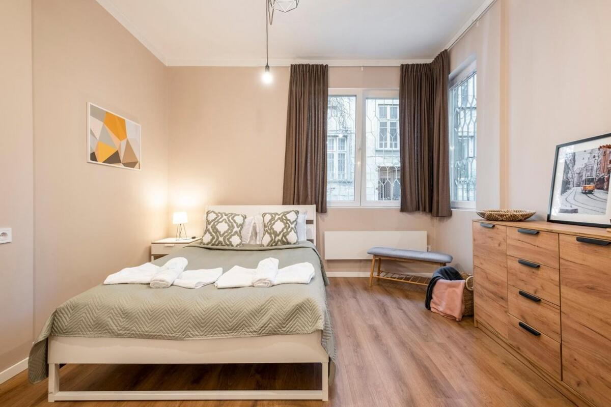 Top Centre 1 Bedroom Apt Next To Vitosha Blvd. Sofia Ngoại thất bức ảnh