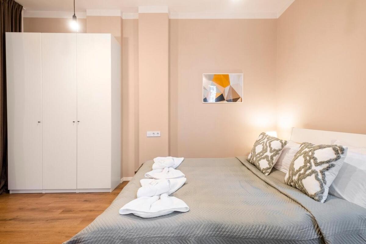 Top Centre 1 Bedroom Apt Next To Vitosha Blvd. Sofia Ngoại thất bức ảnh